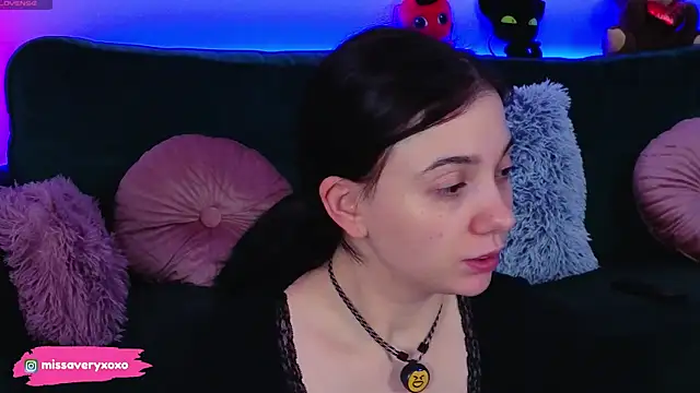 AveryWillow online show from April 2026 12:30:01 AM