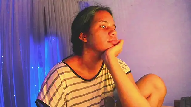Snapshot of IvyLayla_ chatting on March 2025 12:00:02 AM IvyLayla online show from March 2025 12:00:02 AM
