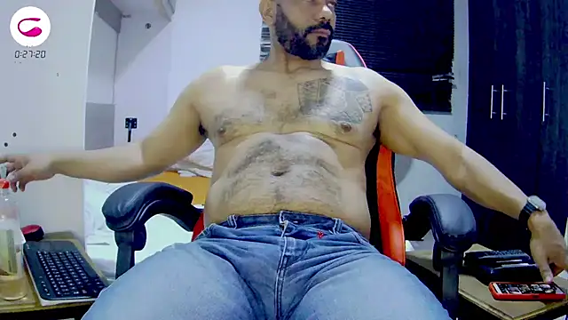 Snapshot of bruce_bigg chatting on October 2025 05:28:01 AM bruce bigg online show from October 2025 05:28:01 AM