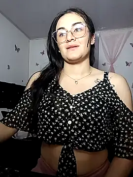 Snapshot of Hanna_Kinsley chatting on January 2025 04:06:01 AM Hanna Kinsley online show from January 2025 04:06:01 AM