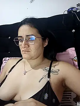 Snapshot of Hanna_Kinsley chatting on November 2025 03:38:02 AM Hanna Kinsley online show from November 2025 03:38:02 AM