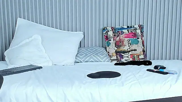 naomiii   online show from February 2025 04:42:01 AM