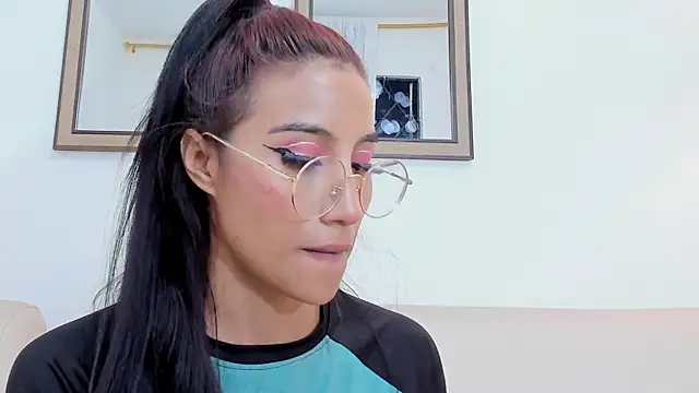 naomiii   online show from February 2025 01:11:01 AM