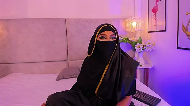 naomiii   online show from November 2025 12:00:02 PM