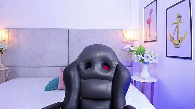 naomiii   online show from November 2025 11:46:02 AM