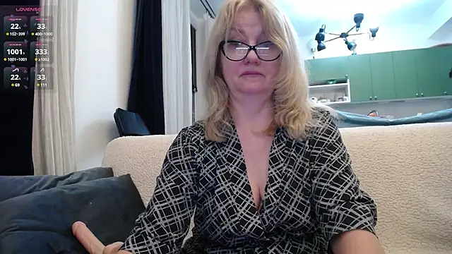 Blond Woman online show from January 2025 09:29:01 PM