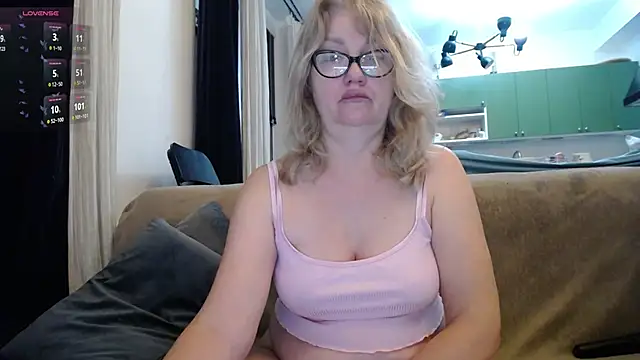 Blond Woman online show from February 2025 10:00:01 PM