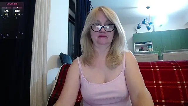 Blond Woman online show from March 2025 09:13:01 PM