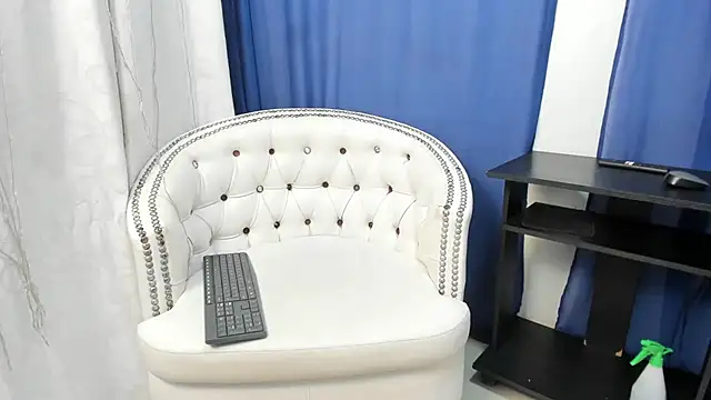 Analia18  online show from December 2024 05:59:01 PM