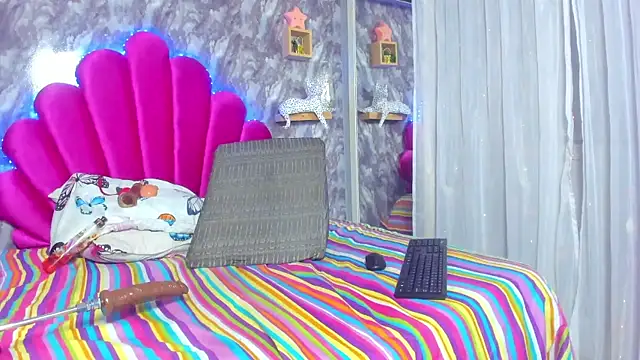 EMMAPARISS online show from January 2025 06:27:01 PM