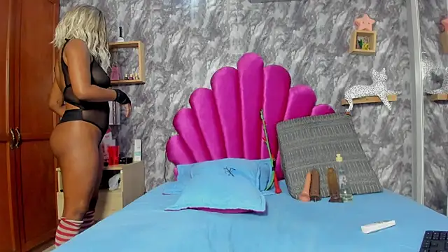 EMMAPARISS online show from March 2025 03:10:02 PM