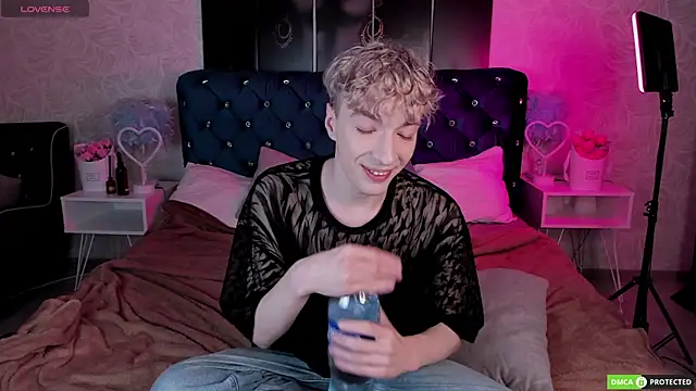 TrevorBenson online show from November 2025 03:18:02 AM