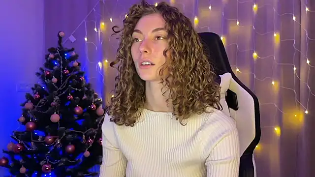 Snapshot of lady_curls chatting on December 2024 11:40:01 PM lady curls online show from December 2024 11:40:01 PM