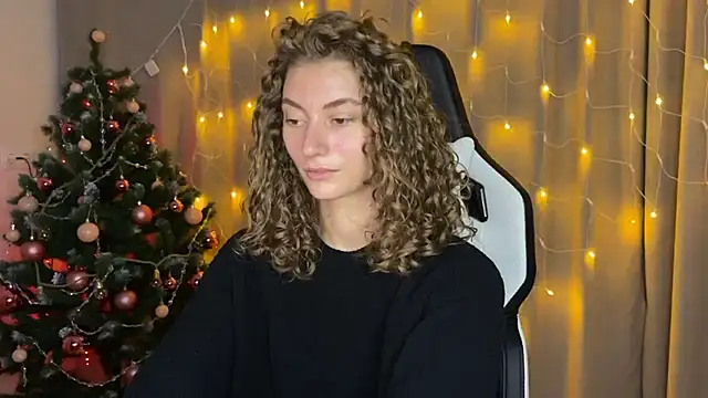 Snapshot of lady_curls chatting on December 2024 10:41:01 PM lady curls online show from December 2024 10:41:01 PM