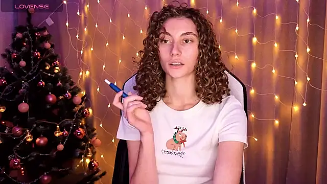 Snapshot of lady_curls chatting on December 2024 10:42:01 PM lady curls online show from December 2024 10:42:01 PM