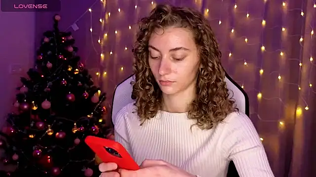 Snapshot of lady_curls chatting on December 2024 11:23:02 PM lady curls online show from December 2024 11:23:02 PM