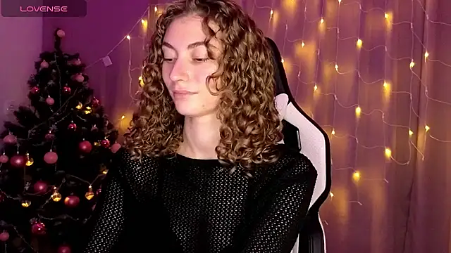 Snapshot of lady_curls chatting on December 2024 10:58:02 PM lady curls online show from December 2024 10:58:02 PM