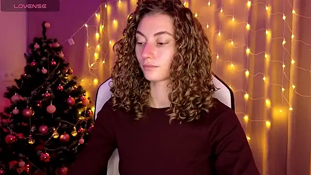 Snapshot of lady_curls chatting on December 2024 11:07:02 PM lady curls online show from December 2024 11:07:02 PM
