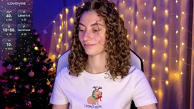 Snapshot of lady_curls chatting on December 2024 11:03:02 PM lady curls online show from December 2024 11:03:02 PM