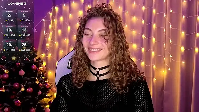 Snapshot of lady_curls chatting on December 2024 11:37:01 PM lady curls online show from December 2024 11:37:01 PM