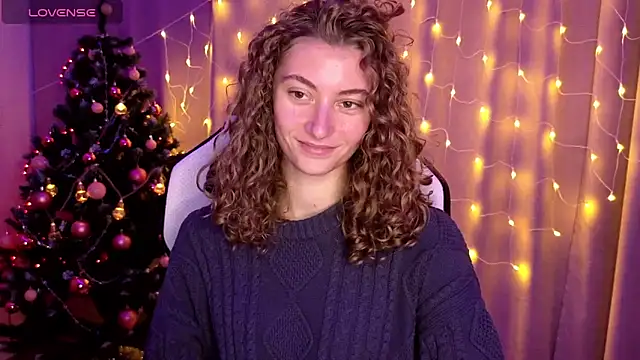 Snapshot of lady_curls chatting on December 2024 09:58:02 PM lady curls online show from December 2024 09:58:02 PM