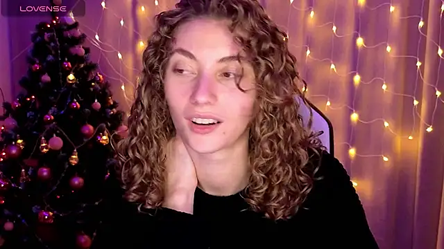 Snapshot of lady_curls chatting on December 2024 01:47:01 AM lady curls online show from December 2024 01:47:01 AM