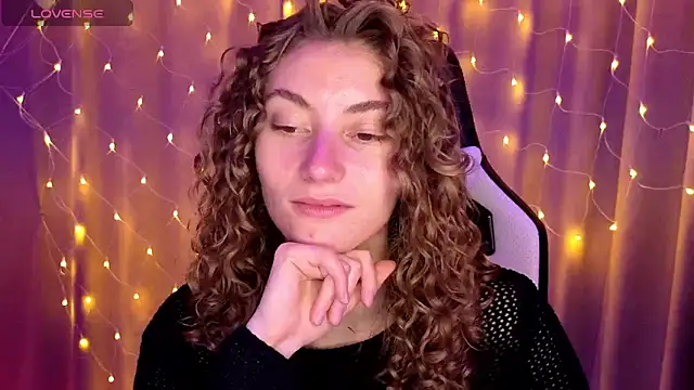 Snapshot of lady_curls chatting on January 2025 02:22:02 AM lady curls online show from January 2025 02:22:02 AM