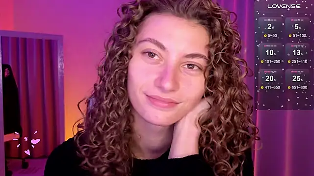Snapshot of lady_curls chatting on January 2025 11:36:02 PM lady curls online show from January 2025 11:36:02 PM
