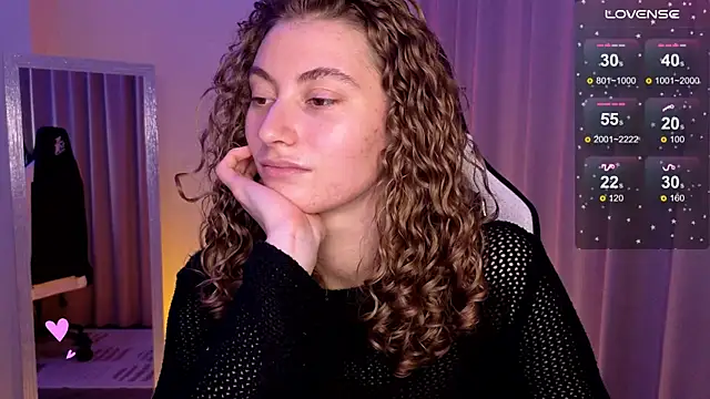 Snapshot of lady_curls chatting on January 2025 05:21:02 AM lady curls online show from January 2025 05:21:02 AM