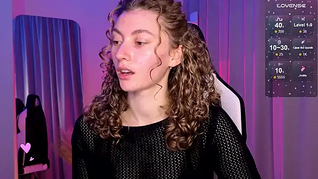 Snapshot of lady_curls chatting on February 2025 10:09:01 PM lady curls online show from February 2025 10:09:01 PM