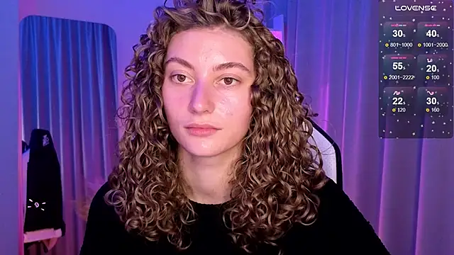 Snapshot of lady_curls chatting on February 2025 11:41:01 PM lady curls online show from February 2025 11:41:01 PM