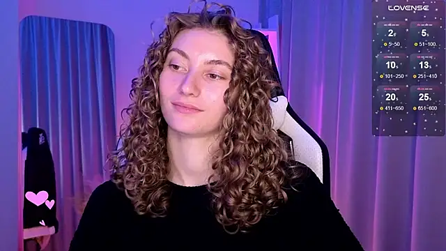 Snapshot of lady_curls chatting on February 2025 10:33:01 PM lady curls online show from February 2025 10:33:01 PM