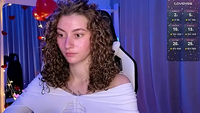 Snapshot of lady_curls chatting on February 2025 11:31:01 PM lady curls online show from February 2025 11:31:01 PM