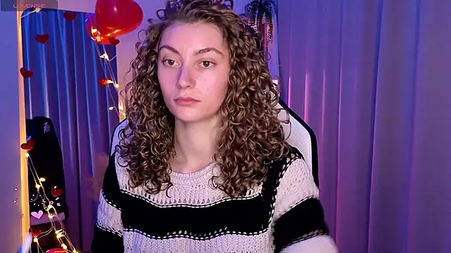 Snapshot of lady_curls chatting on February 2025 11:32:02 PM lady curls online show from February 2025 11:32:02 PM