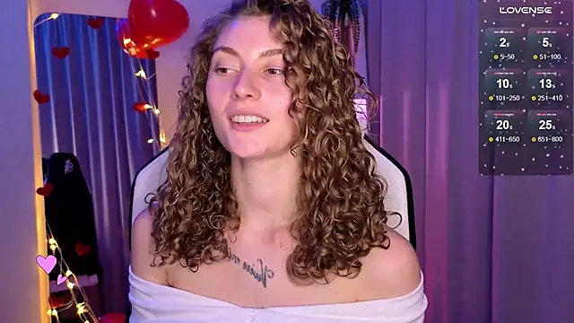 Snapshot of lady_curls chatting on February 2025 12:10:01 AM lady curls online show from February 2025 12:10:01 AM