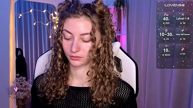 Snapshot of lady_curls chatting on March 2025 02:55:02 AM lady curls online show from March 2025 02:55:02 AM