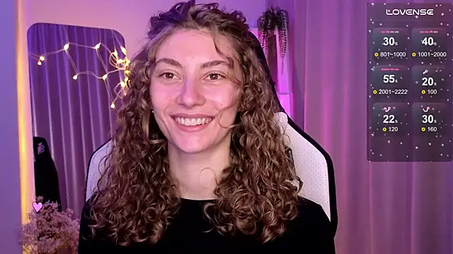 Snapshot of lady_curls chatting on March 2025 03:01:01 AM lady curls online show from March 2025 03:01:01 AM