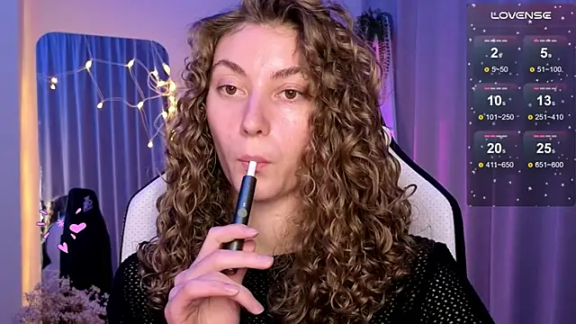Snapshot of lady_curls chatting on March 2025 01:41:02 AM lady curls online show from March 2025 01:41:02 AM