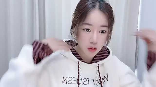 Snapshot of chloe-01 chatting on December 2024 04:26:01 AM chloe-01 online show from December 2024 04:26:01 AM