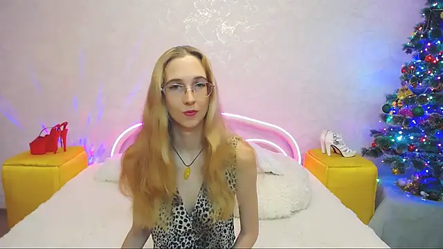 KlaryBrait online show from December 2024 11:00:02 AM