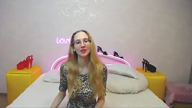 KlaryBrait online show from March 2025 02:12:01 PM