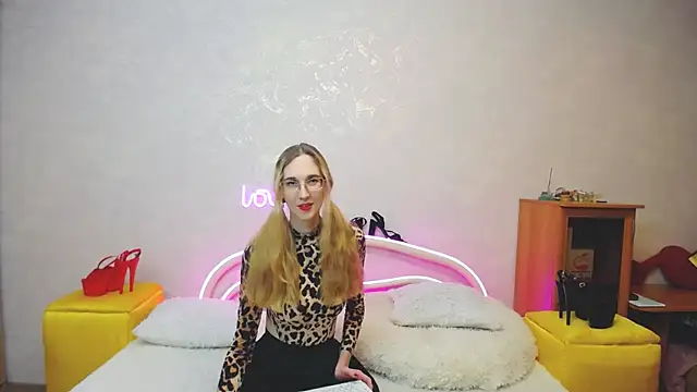 KlaryBrait online show from March 2025 12:34:02 PM