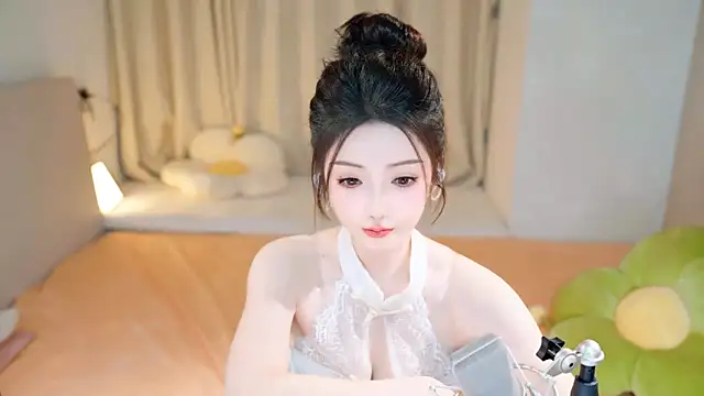 Eimile online show from December 2024 06:12:02 PM