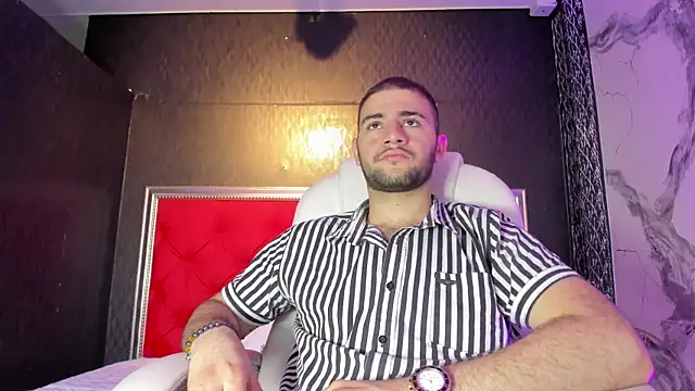 MaximusDick1  online show from December 2024 12:19:02 PM