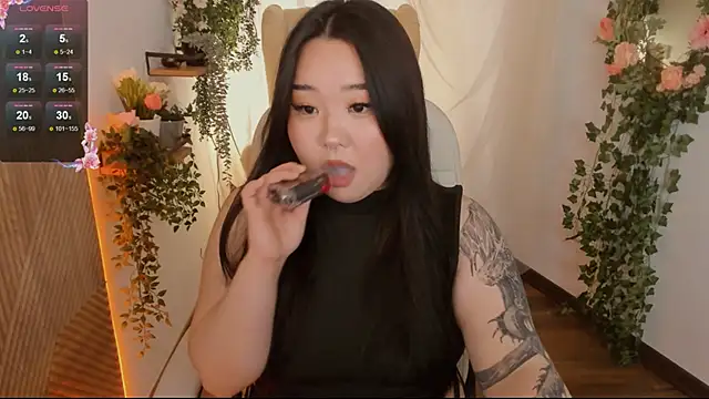 Snapshot of mei_honey_ chatting on January 2025 04:57:01 PM mei honey online show from January 2025 04:57:01 PM