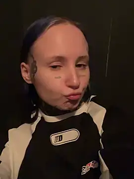 Snapshot of mei_honey_ chatting on January 2025 11:39:02 PM mei honey online show from January 2025 11:39:02 PM