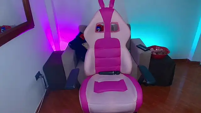 Pauilina online show from March 2025 05:10:02 PM