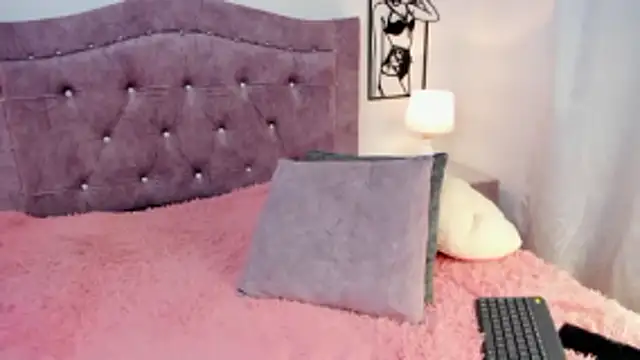 LunaSmitt online show from December 2025 01:55:01 AM