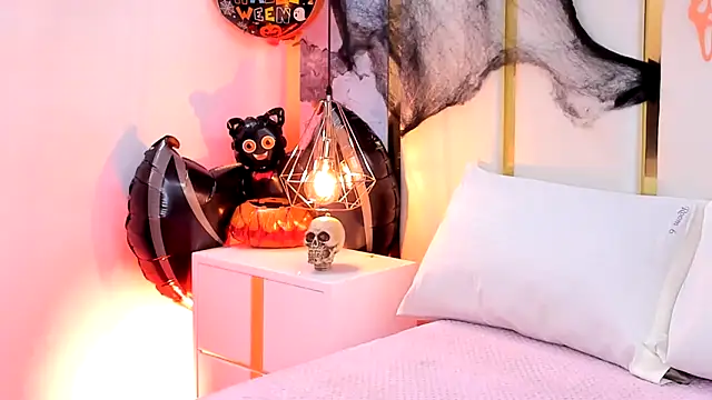 SalommeFlores online show from October 2025 09:15:02 PM