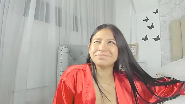 Snapshot of Foxy200__ chatting on December 2024 11:19:02 PM Foxy200 online show from December 2024 11:19:02 PM